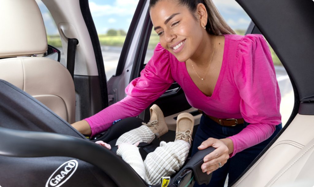 Falla de seguridad en asientos Graco pone en alerta a familias dominicanas en el exterior