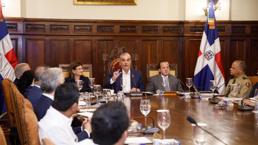 Gobierno anuncia medidas de austeridad para mitigar el impacto de la crisis en Medio Oriente