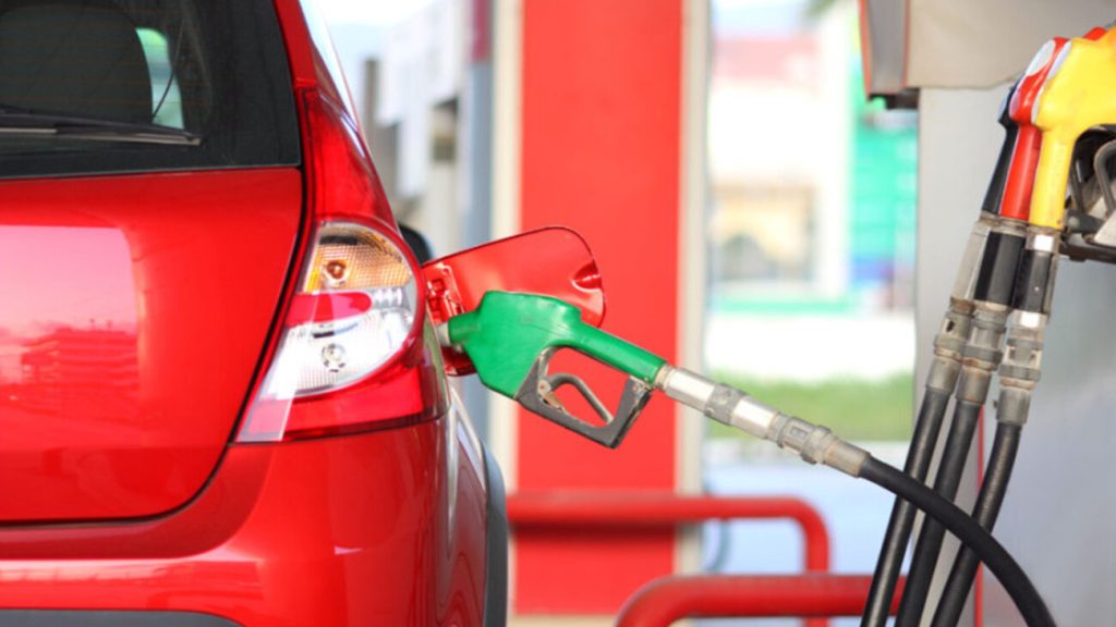 Gobierno mantiene sin cambios precios de combustibles y dispone subsidio millonario