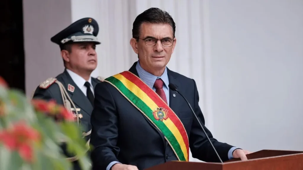 Rodrigo Paz promulga ley que amplía facultades militares ante conflictos internos en Bolivia