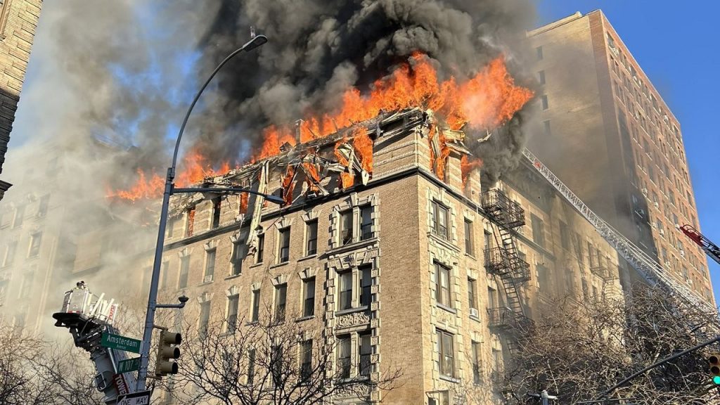 Ola de incendios mortales sacude a Nueva York; Queens se convierte en el epicentro de los siniestros