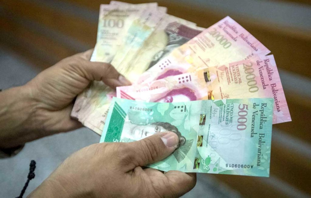 Venezuela entrega aumento mediante bonificaciones; Gobierno evita subir salario por riesgo inflacionario
