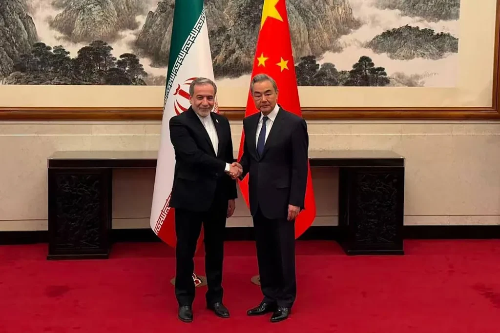 China califica de “ilegítima” la ofensiva contra Irán y urge a un alto el fuego definitivo
