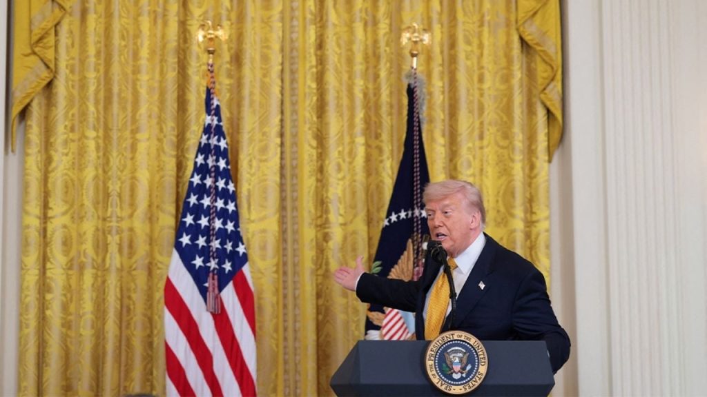 Justicia de EE. UU. bloquea arancel global del 10 % de Trump por considerarlo ilegal