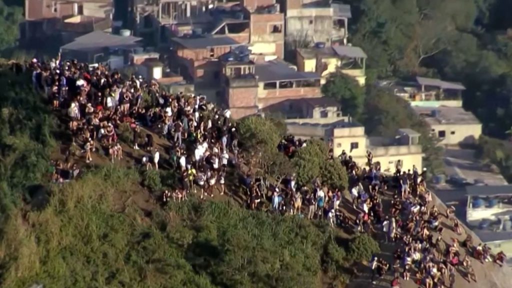 Tiroteo en Río de Janeiro obliga a turistas a refugiarse en un mirador