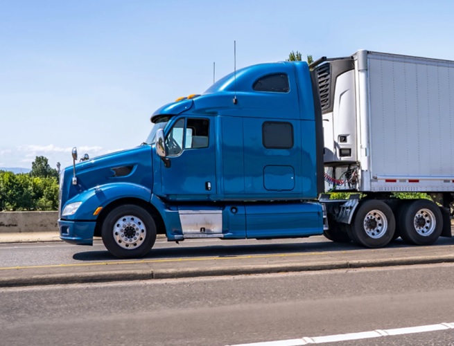 EE. UU. retira de circulación a más de 800 camioneros extranjeros tras operativos