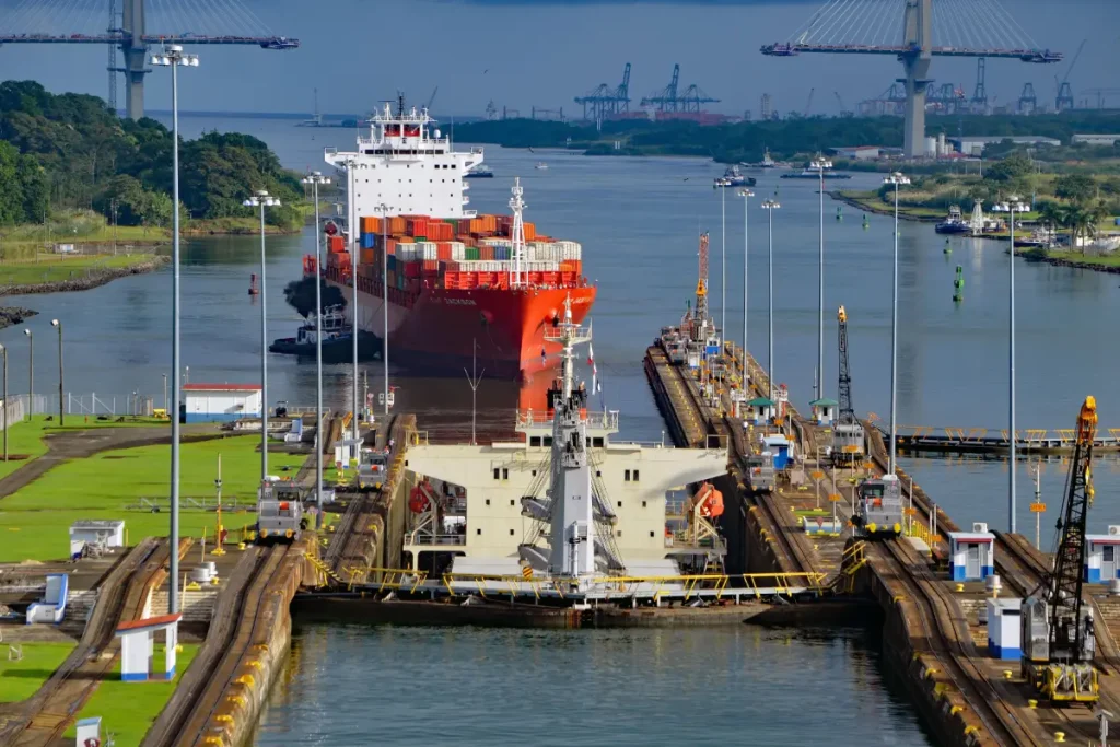 Canal de Panamá flexibiliza reservas ante reducción de tránsitos