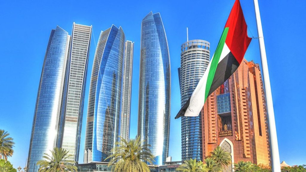 Emiratos Árabes Unidos suspende todo el comercio con Irán tras ataque con misiles
