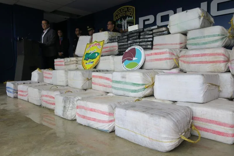 Autoridades de Puerto Rico incautan 69 bloques de presunta cocaína y detienen a cuatro personas